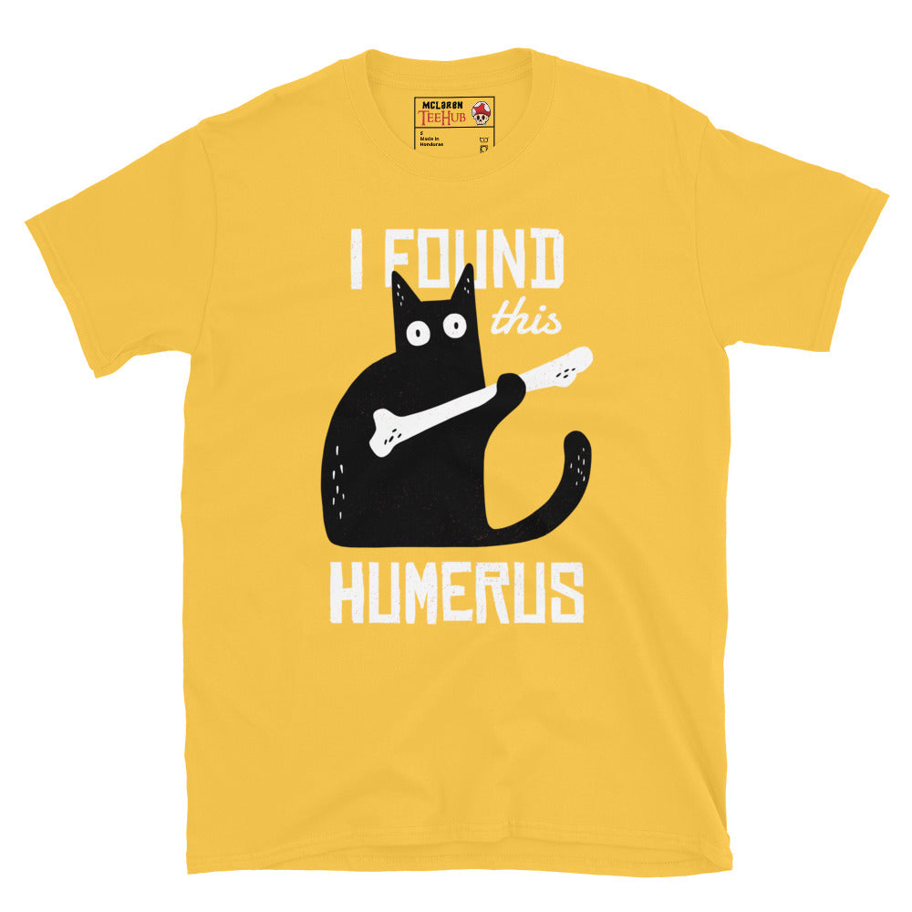 Funny cat holding skeleton bone Daisy Yellow T-shirt with pun text I Found This Humerus