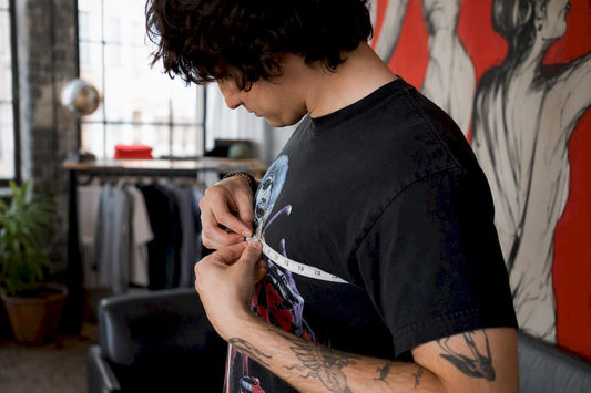 Torso measuring chest circumference for tee size