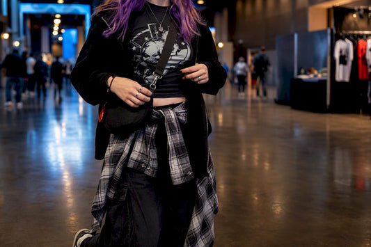 Convention-goer in a comfortable casual outfit