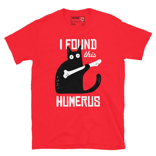 Funny cat holding skeleton bone Red T-shirt with pun text I Found This Humerus”